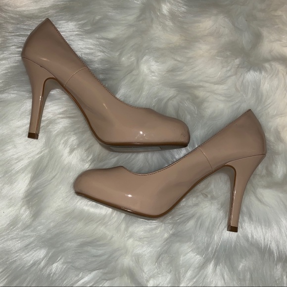 Heels - Picture 3 of 3